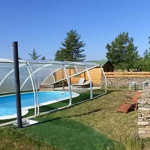 Maison d'hôtes Le Refuge De La Petite Source, Tauriers